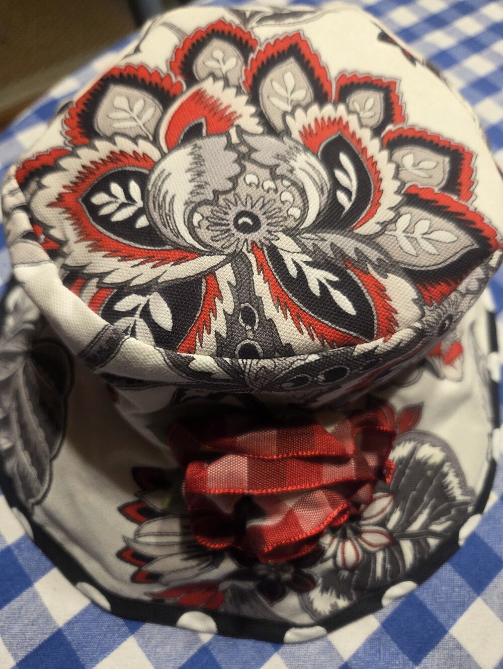 Reversible Bucket Hat With Rose Pin - Picture 6 of 7